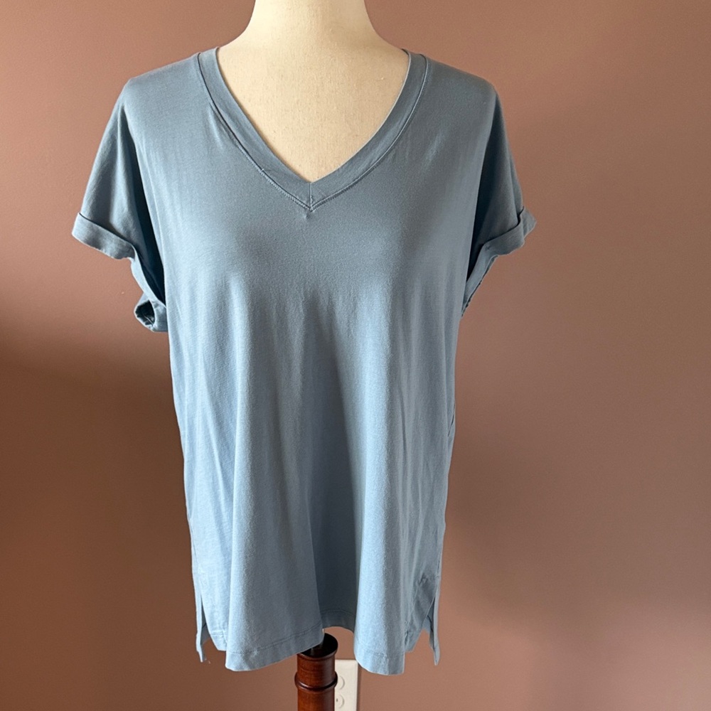 Banana Republic Light Blue V-Neck Short Sleeve Tee Tunic Length